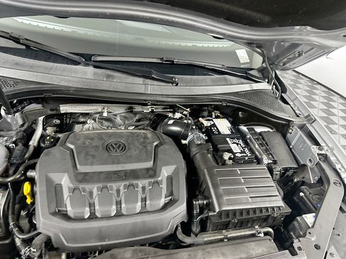 Used 2024 Volkswagen Tiguan SE image 33