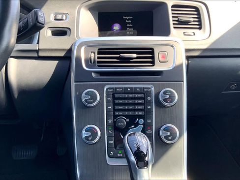 Used 2016 Volvo V60 T5 Premier w/ Convenience Package image 31