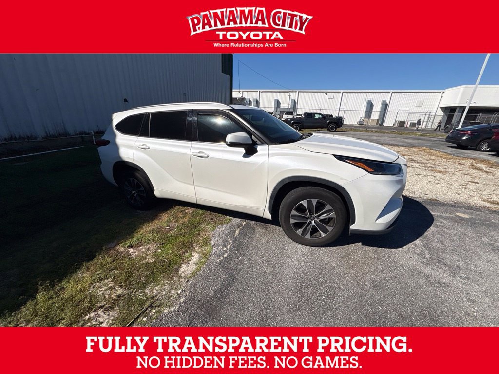Used 2021 Toyota Highlander XLE FWD image 1