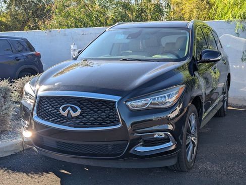 Used 2019 INFINITI QX60 Luxe w/ Essential Package image 2