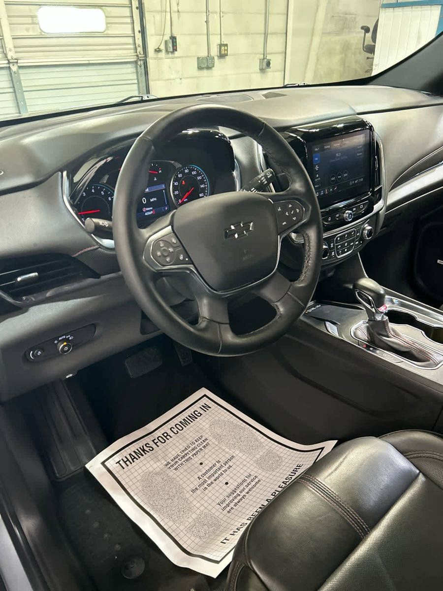 Used 2023 Chevrolet Traverse RS AWD/4WD image 9