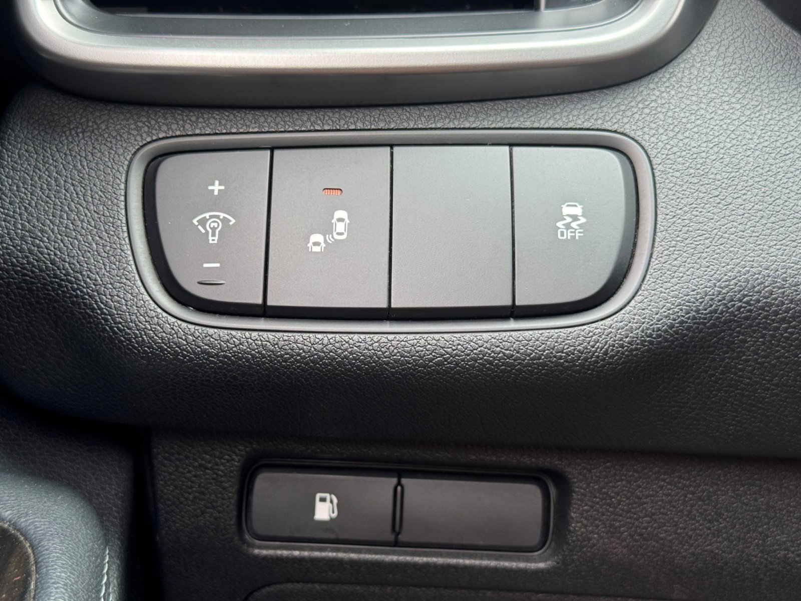 Used 2019 Kia Sorento FWD image 16