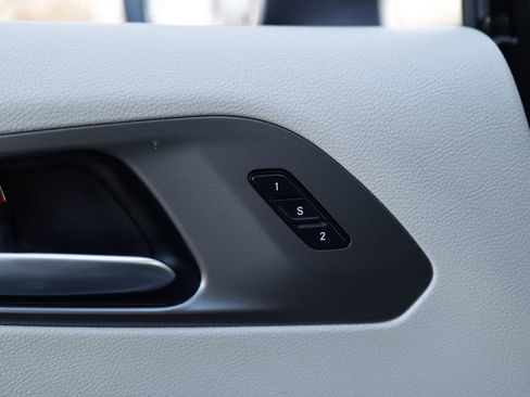 Used 2023 Chrysler Pacifica Touring-L image 29