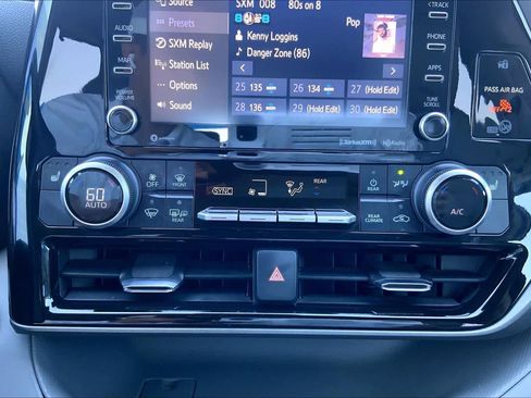 Used 2021 Toyota Highlander XLE image 35