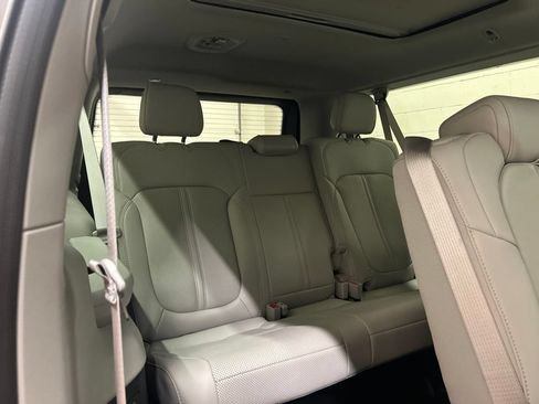 Used 2024 Jeep Wagoneer L Series III w/ Premium Group I AWD/4WD image 10