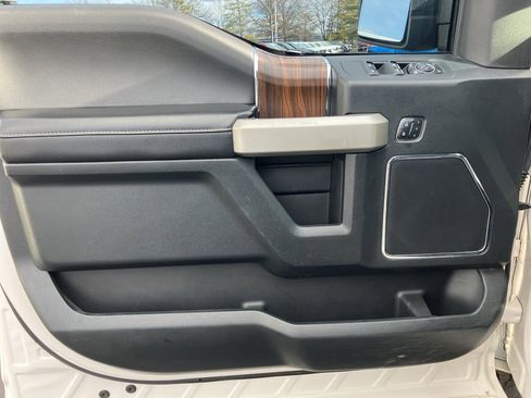 Used 2016 Ford F150 Lariat w/ Equipment Group 501A Mid AWD/4WD image 17
