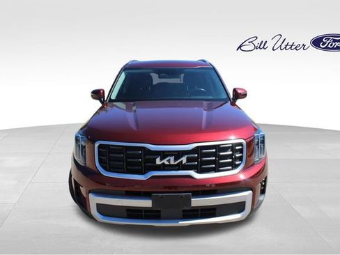Used 2024 Kia Telluride S w/ S Sunroof Package FWD image 2