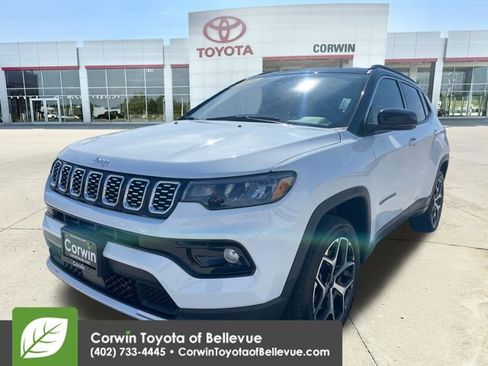 Used 2025 Jeep Compass Limited AWD/4WD image 7