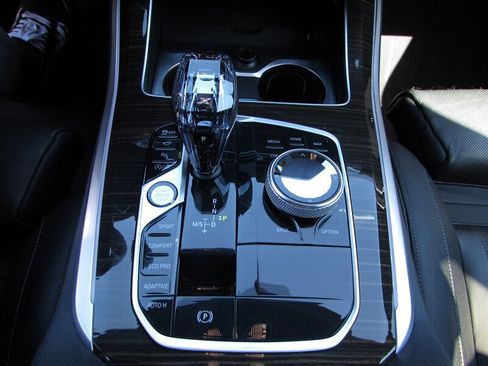 Used 2020 BMW X5 sDrive40i w/ Executive Package image 19