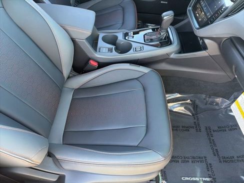 Used 2025 Subaru Crosstrek 2.5i Limited w/ Crosstrek Mirror Package image 12