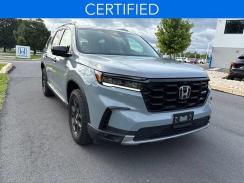 Certified 2025 Honda Pilot TrailSport image 8