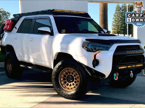 Used 2020 Toyota 4Runner SR5 image 2