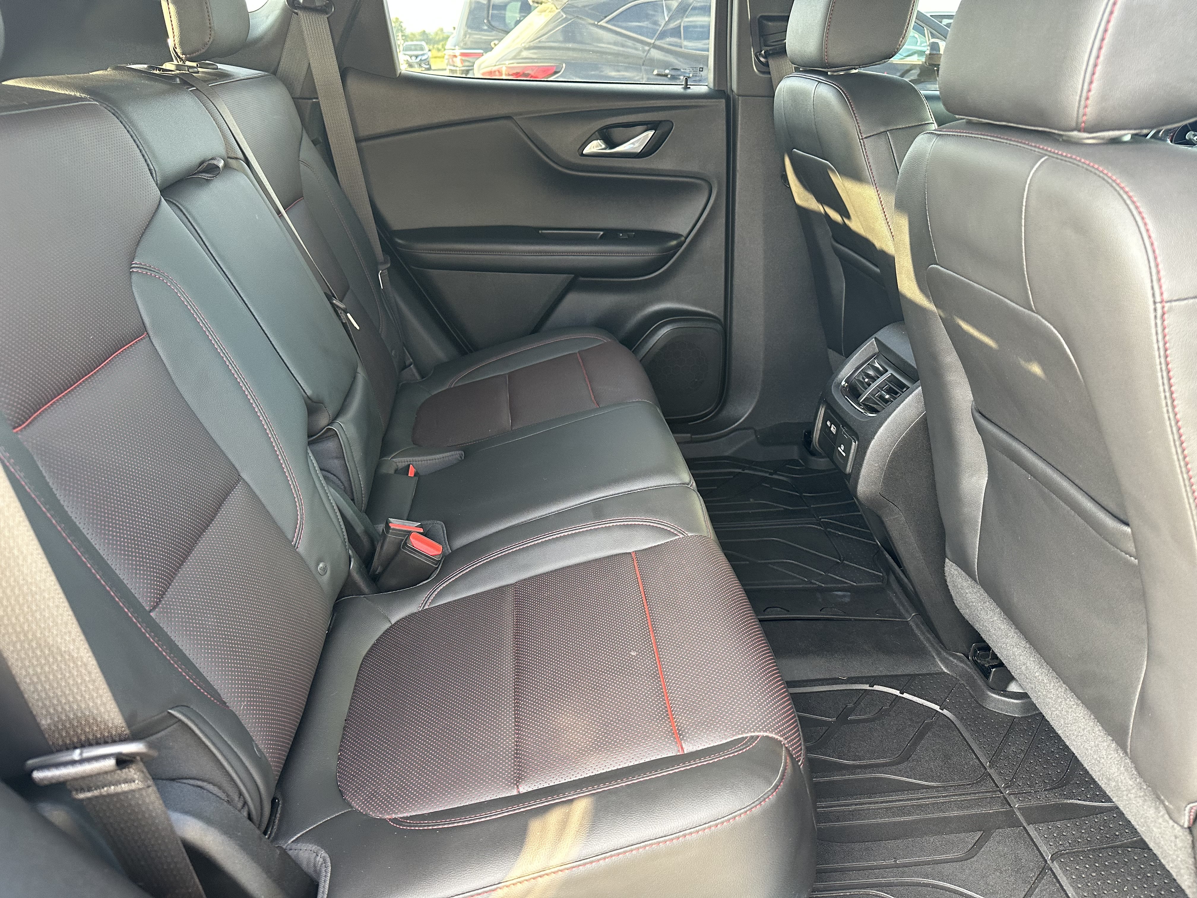 Used 2020 Chevrolet Blazer RS w/ LPO, Floor Liner Package FWD image 10