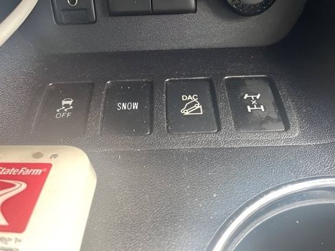 Used 2017 Toyota Highlander SE w/ Carpet Mat Package AWD/4WD image 17