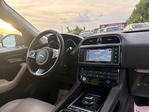 Used 2018 Jaguar F-PACE Prestige AWD/4WD image 38