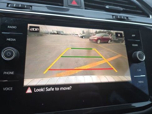 Certified 2023 Volkswagen Tiguan SE w/ Panoramic Sunroof Package image 19