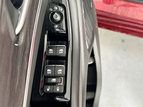 Used 2023 Jeep Grand Cherokee Overland AWD/4WD image 18