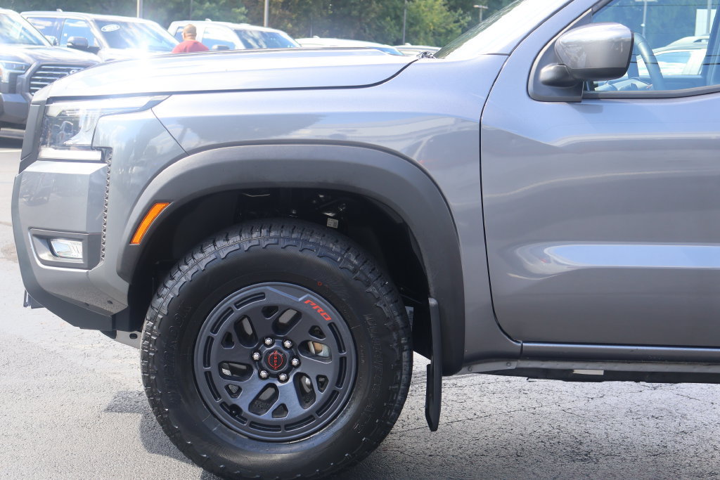 Used 2026 Nissan Frontier PRO-4X AWD/4WD image 2