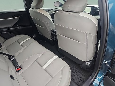 Used 2025 Toyota Camry SE image 32