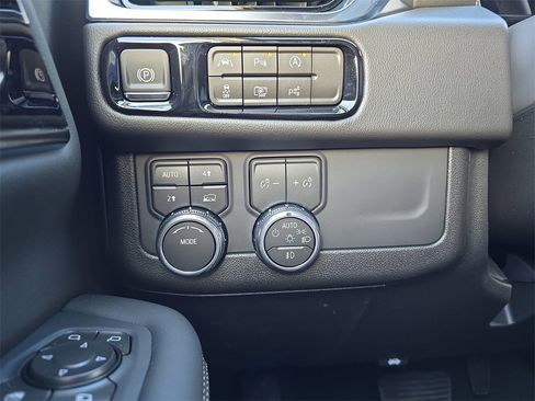 New 2026 GMC Yukon Elevation image 27