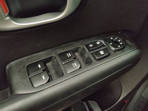 Used 2016 Kia Soul + image 27