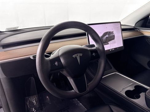 Used 2023 Tesla Model Y Long Range AWD/4WD image 4