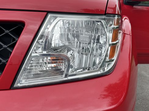 Used 2010 Nissan Frontier PRO-4X w/ Pro-4x Value Truck Pkg AWD/4WD image 6