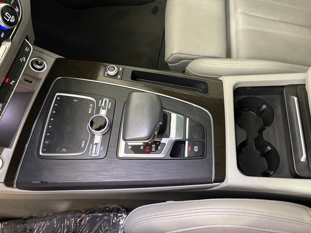 Used 2020 Audi Q5 e Premium Plus w/ Premium Plus Package AWD/4WD image 29