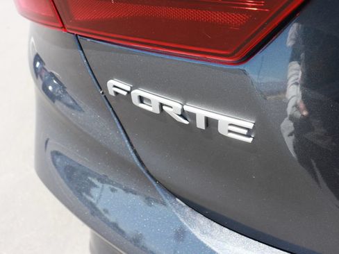 Used 2024 Kia Forte LXS w/ LXS Technology Package FWD image 6