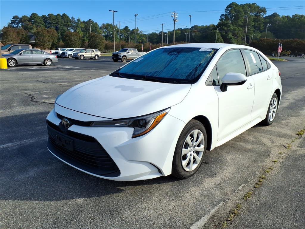 Used 2025 Toyota Corolla LE FWD image 1