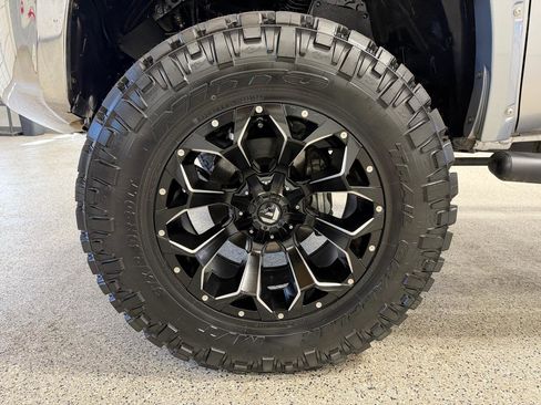 Used 2019 Toyota Tundra SR5 w/ SR5 Upgrade Package image 9