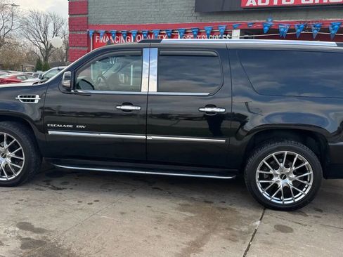 Used 2011 Cadillac Escalade ESV AWD image 11