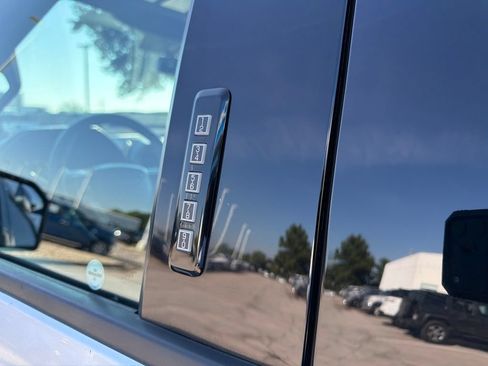 Used 2018 Ford F150 XLT w/ Equipment Group 302A Luxury AWD/4WD image 12