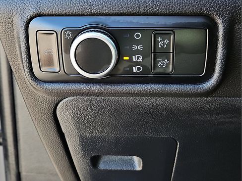 Used 2024 Ford Explorer XLT RWD image 19