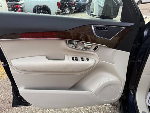 Used 2016 Volvo XC90 T6 Momentum w/ Momentum Plus Package image 15