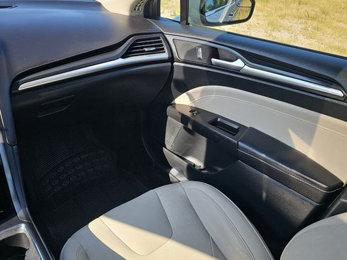 Used 2017 Ford Fusion Titanium FWD image 25