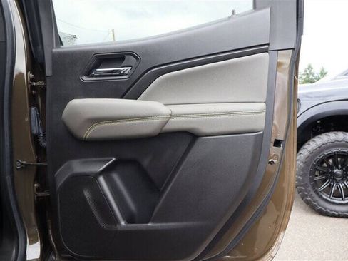 Used 2024 Chevrolet Colorado ZR2 w/ Safety Package AWD/4WD image 33