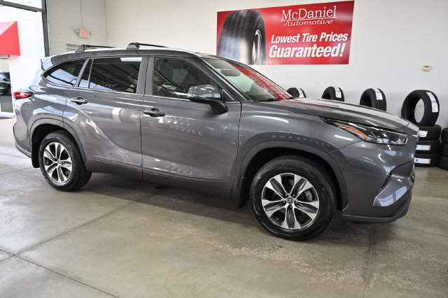 Used 2023 Toyota Highlander XLE AWD/4WD image 4