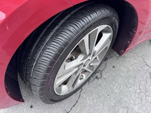 Used 2017 Hyundai Elantra Limited w/ Limited Tech Package 04 image 15