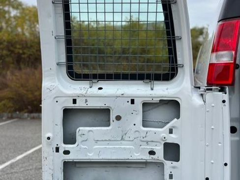 Used 2018 Chevrolet Express 2500 image 30