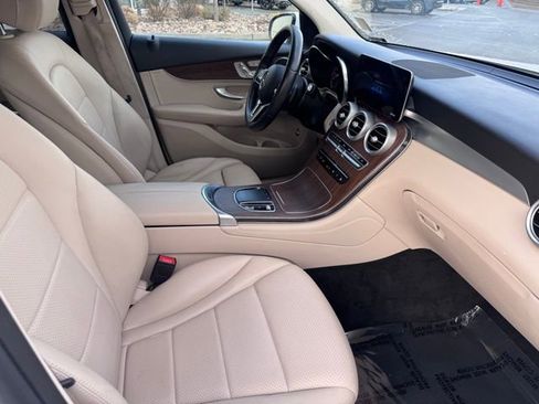 Used 2021 Mercedes-Benz GLC 300 4MATIC image 17