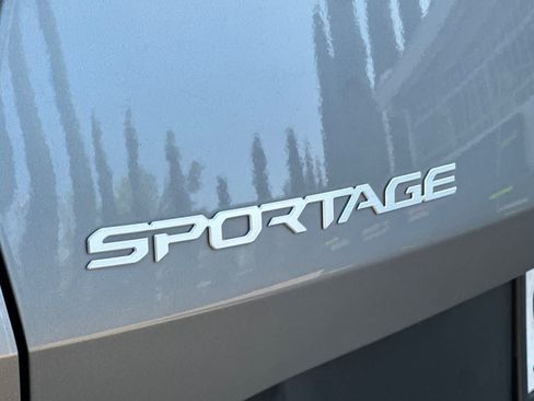 Used 2023 Kia Sportage LX AWD/4WD image 17