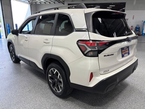 Used 2025 Subaru Forester Premium AWD/4WD image 5