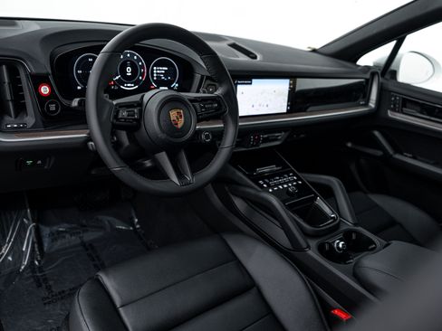 Certified 2026 Porsche Cayenne AWD/4WD image 4