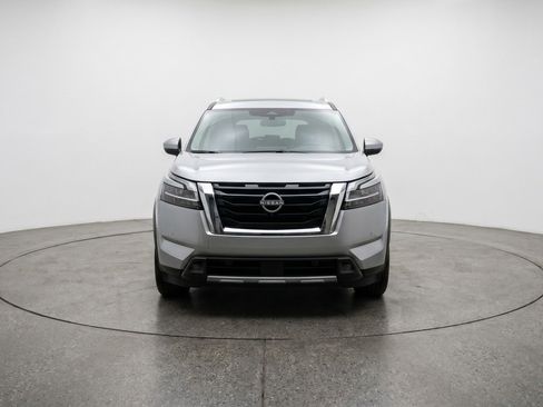 Used 2025 Nissan Pathfinder SV FWD image 2