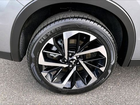 Used 2023 Mitsubishi Outlander SE image 37