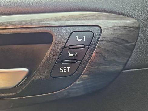 Used 2025 Toyota Highlander Limited AWD/4WD image 24