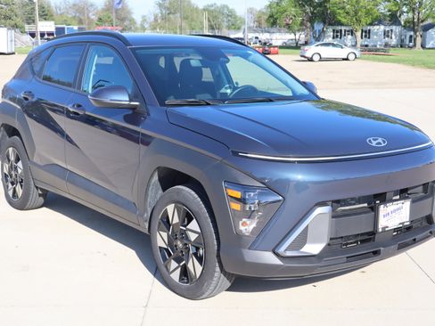 Used 2025 Hyundai Kona SEL image 3