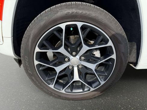 Used 2022 Jeep Grand Cherokee Summit AWD/4WD image 8