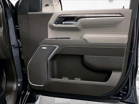 Used 2022 Chevrolet Silverado 1500 LTZ w/ LTZ Premium Package image 18